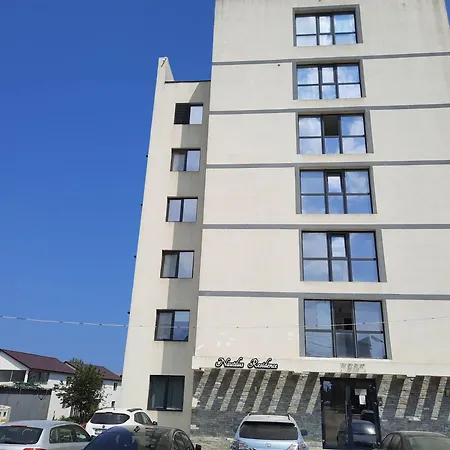 Sea Breeze Family Apartment Mamaia